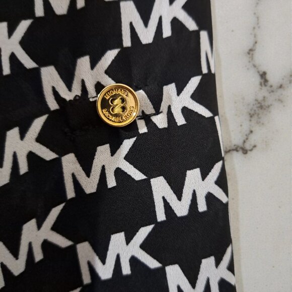 Michael Kors Size 3X, ¾ Sleeve Black & White Logo Top NWT - Picture 11 of 14